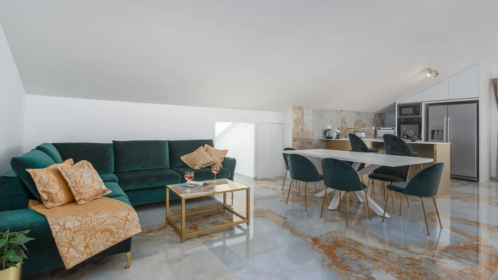 Villa Palma Krk Penthouse apartment with sea view and private jacuzzi Veglia Pensiune