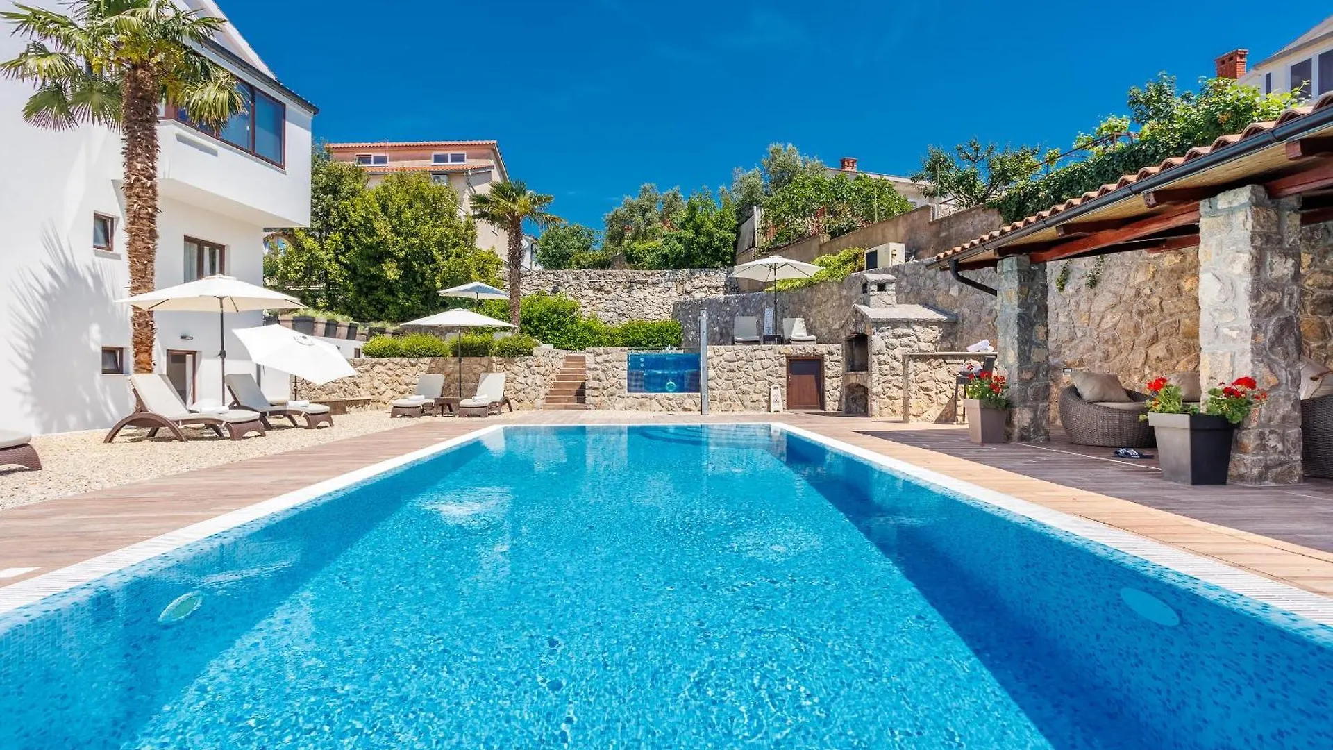 Villa Palma Krk Penthouse apartment with sea view and private jacuzzi Veglia 0*,  Croaţia