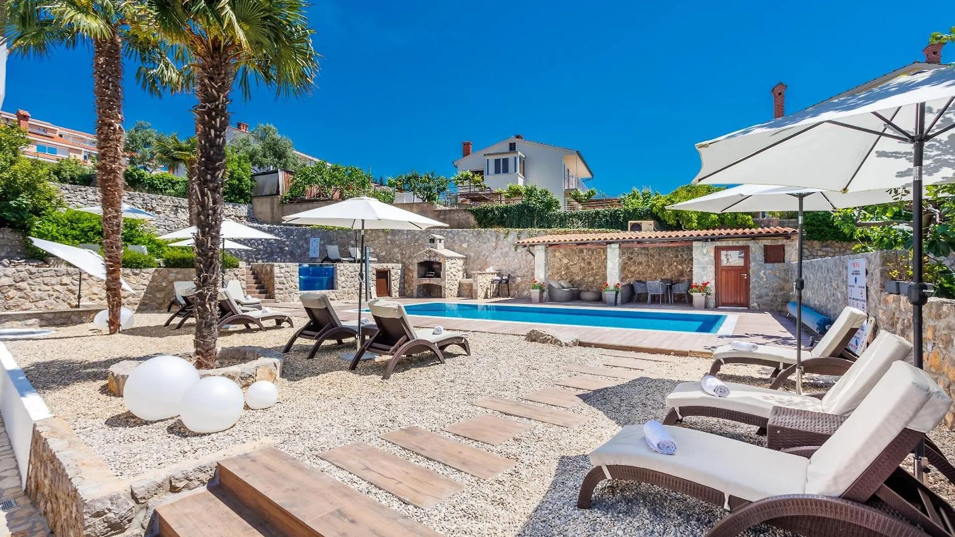 Pensiune Villa Palma Krk Penthouse apartment with sea view and private jacuzzi Veglia